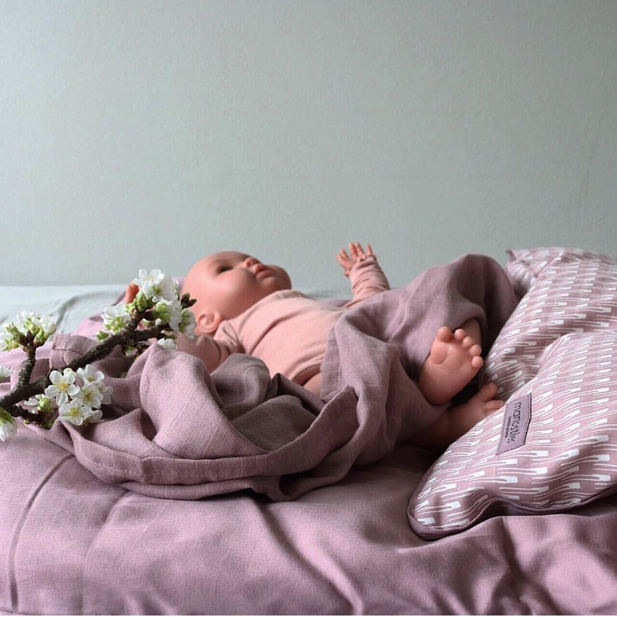 Økologisk babysengetøj Manostiles
