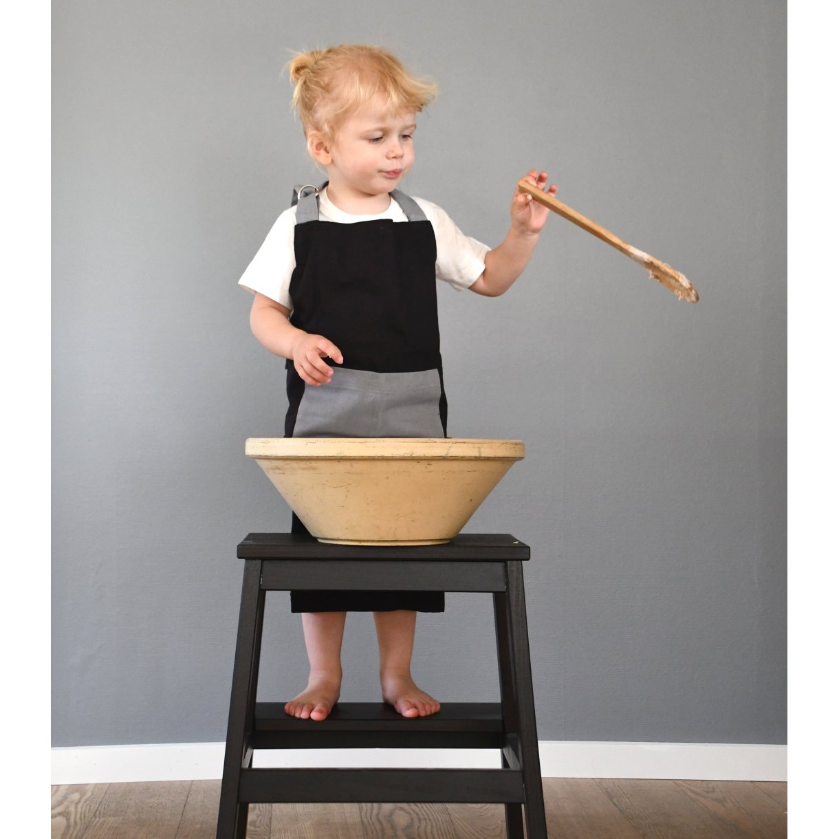 Børneforklæde - Sort - Manostiles Danish Design