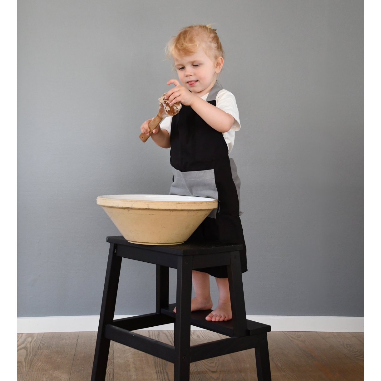 Børneforklæde - Sort - Manostiles Danish Design