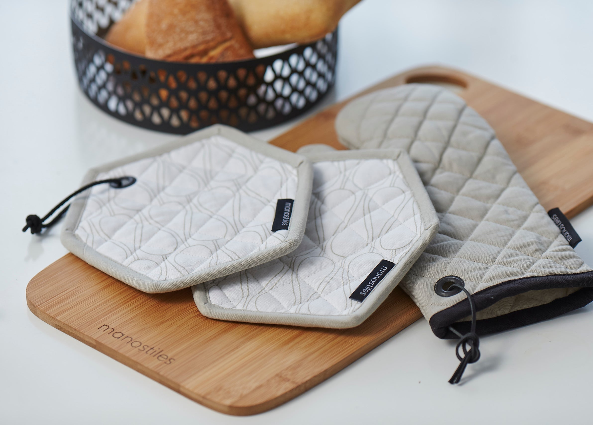 Grydelapper - Hvid m. grå seeds - Manostiles Danish Design