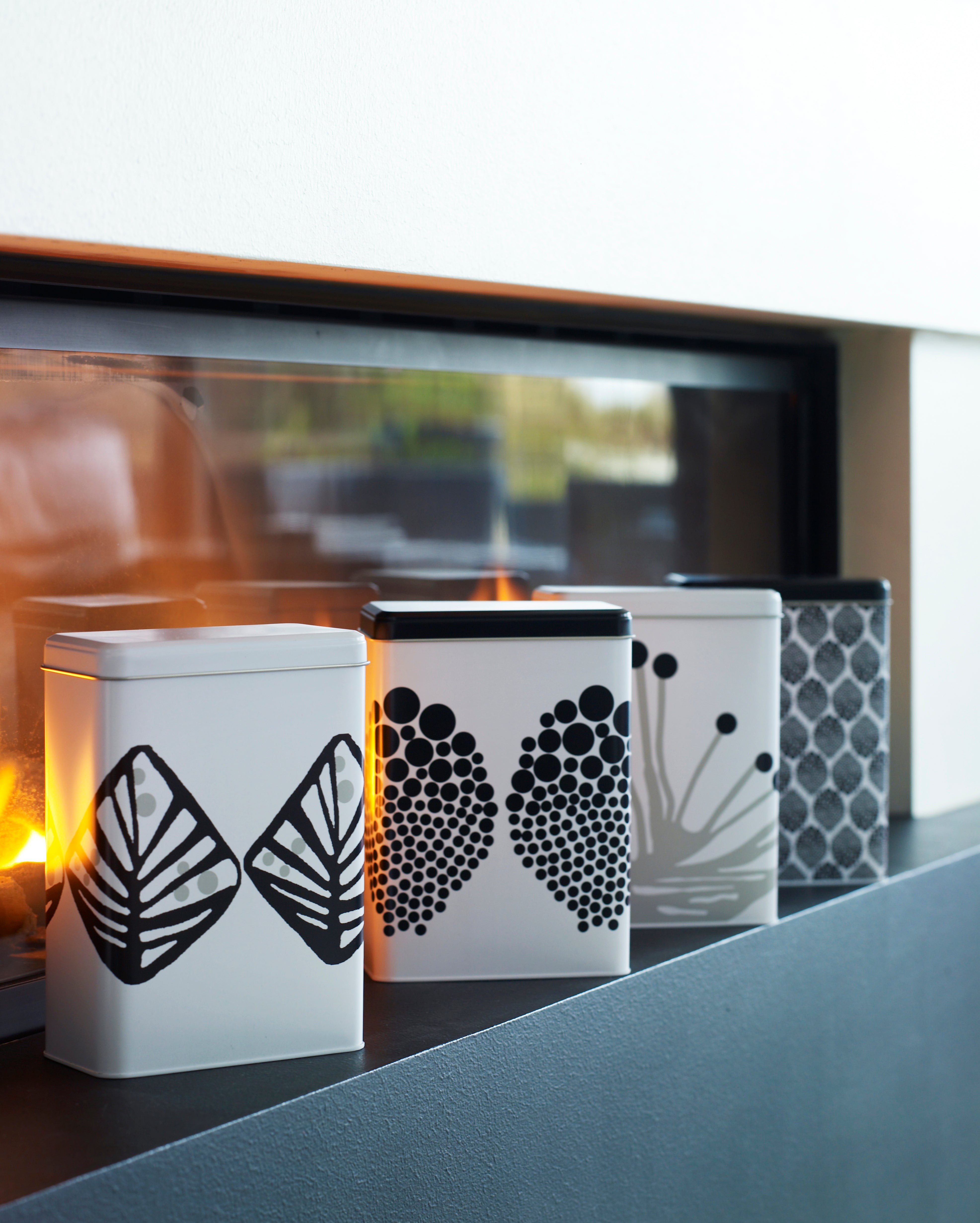 Dåse - Hvid m. sort small dots - Manostiles Danish Design