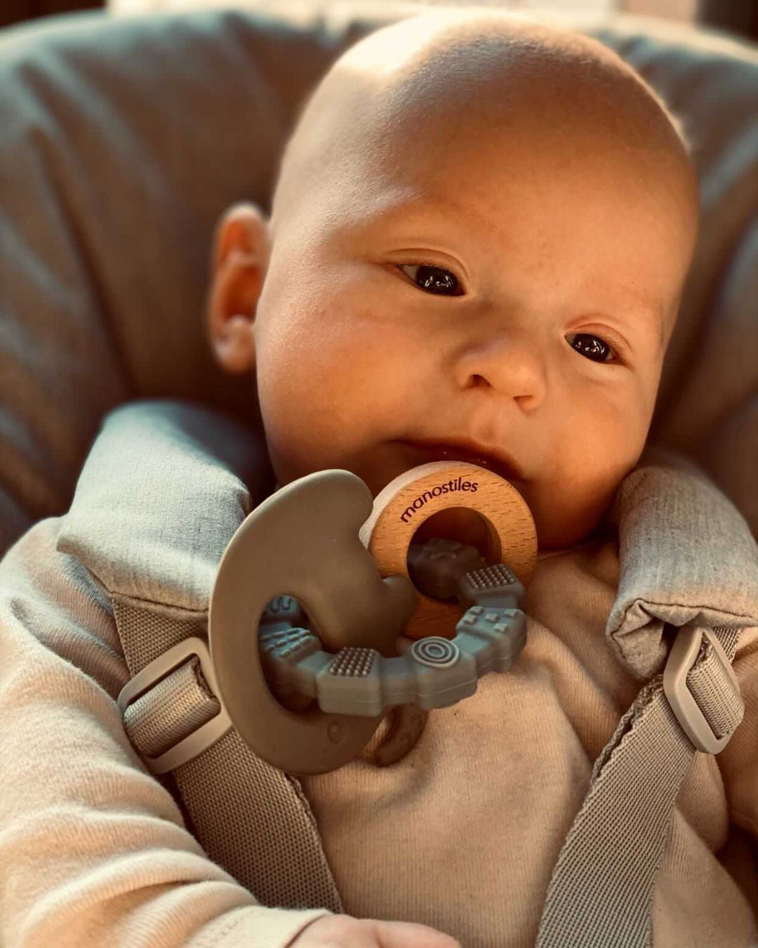 Bidering til baby i silikone - grøn - Manostiles Danish Design 
