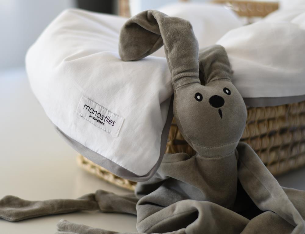 Babysengetøj - Hvid med grå kant - Manostiles Danish Design 
